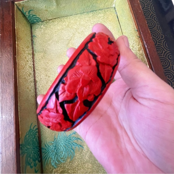 Vintage Chinese Cinnabar Carved Red Lacquer Bangle Bracelet Floral Design - Picture 3 of 9
